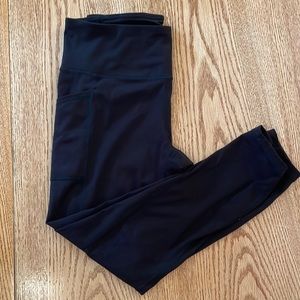 Reebok teen large black leggings with side pockets on each side.